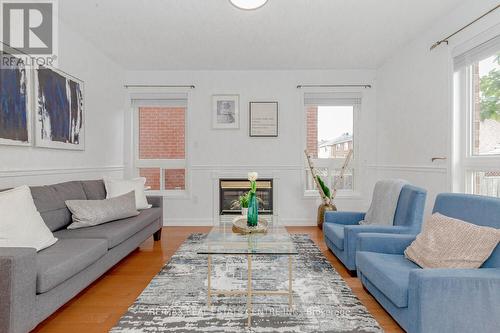 108 Williamson Drive, Brampton (Fletcher'S Meadow), ON - Indoor Photo Showing Living Room