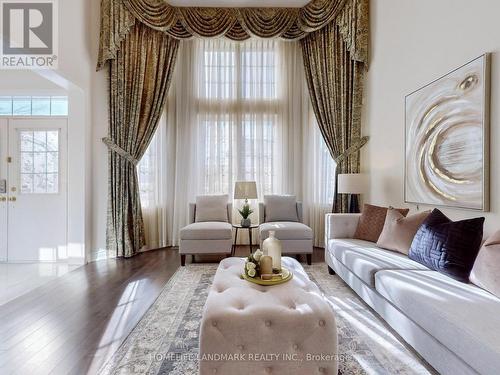 6 Saxony Drive, Markham (Berczy), ON - Indoor Photo Showing Living Room