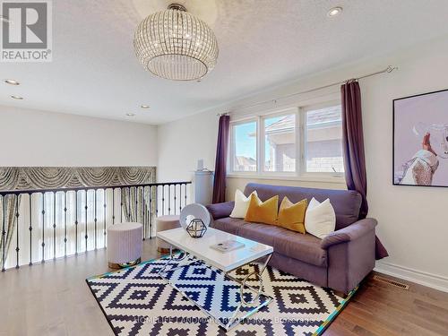 6 Saxony Drive, Markham (Berczy), ON - Indoor Photo Showing Living Room