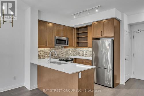 1405 - 55 Oneida Crescent, Richmond Hill (Langstaff), ON - Indoor Photo Showing Kitchen With Double Sink