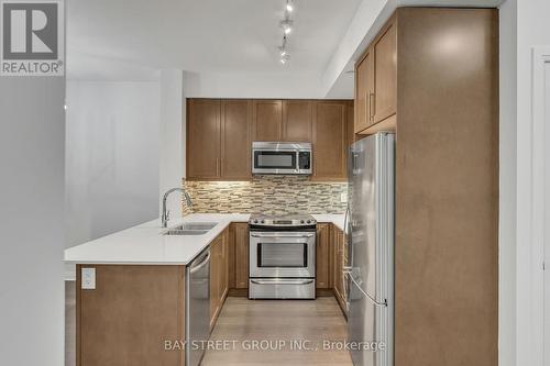 1405 - 55 Oneida Crescent, Richmond Hill (Langstaff), ON - Indoor Photo Showing Kitchen With Double Sink With Upgraded Kitchen