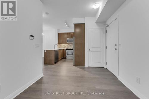 1405 - 55 Oneida Crescent, Richmond Hill, ON - Indoor