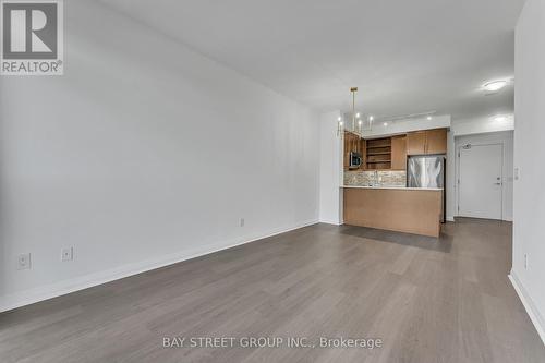 1405 - 55 Oneida Crescent, Richmond Hill, ON - Indoor Photo Showing Kitchen