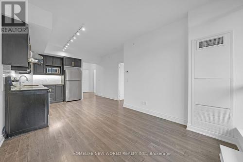 1006 - 33 Clegg Road, Markham, ON - Indoor Photo Showing Kitchen