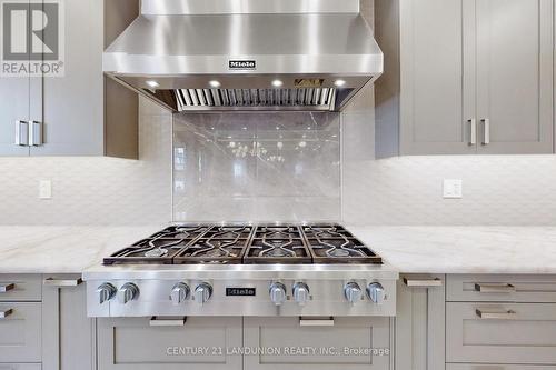 22 Conger Street, Vaughan (Patterson), ON - Indoor Photo Showing Kitchen With Upgraded Kitchen