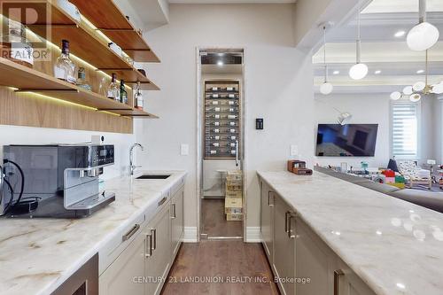 22 Conger Street, Vaughan (Patterson), ON - Indoor Photo Showing Kitchen With Upgraded Kitchen