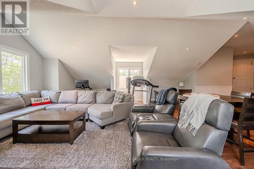 16 Bridle Path, Oro-Medonte (Horseshoe Valley), ON - Indoor Photo Showing Living Room