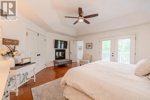 16 Bridle Path, Oro-Medonte (Horseshoe Valley), ON - Indoor Photo Showing Bedroom