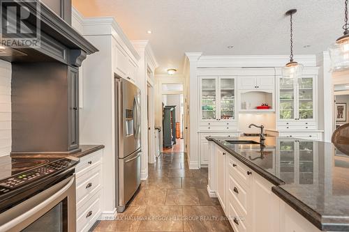 16 Bridle Path, Oro-Medonte (Horseshoe Valley), ON - Indoor Photo Showing Kitchen With Upgraded Kitchen