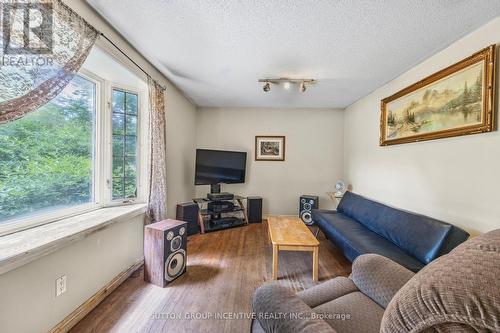 1213 Bayfield Street N, Springwater (Midhurst), ON - Indoor Photo Showing Living Room