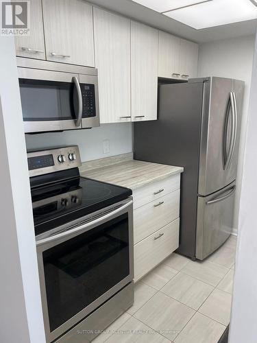 102 - 75 Ellen Street, Barrie (City Centre), ON - Indoor Photo Showing Kitchen