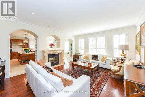 819 Canyon Street, Mississauga, ON - Indoor Photo Showing Living Room With Fireplace