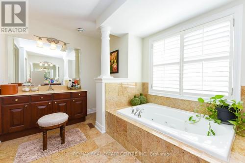 819 Canyon Street, Mississauga, ON - Indoor Photo Showing Bathroom