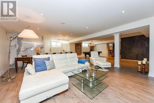 819 Canyon Street, Mississauga, ON - Indoor Photo Showing Living Room