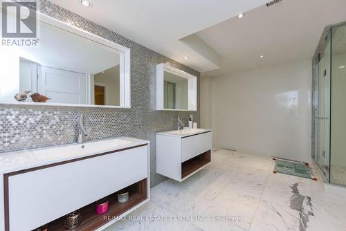 819 Canyon Street, Mississauga, ON - Indoor Photo Showing Bathroom