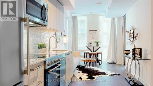 706 - 28 Wellesley Street E, Toronto (Church-Yonge Corridor), ON - Indoor Photo Showing Kitchen With Upgraded Kitchen