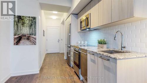 706 - 28 Wellesley Street E, Toronto (Church-Yonge Corridor), ON - Indoor Photo Showing Kitchen With Upgraded Kitchen