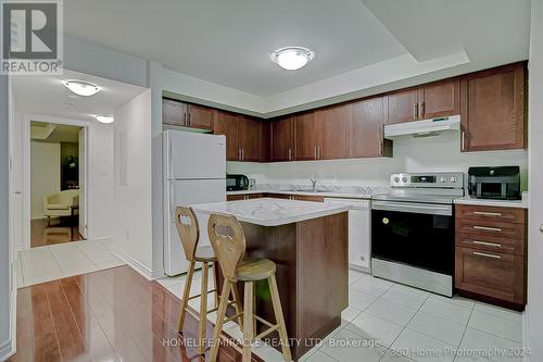 21 - 1 Eaton Park Lane, Toronto (L'Amoreaux), ON - Indoor Photo Showing Kitchen