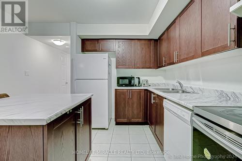 21 - 1 Eaton Park Lane, Toronto (L'Amoreaux), ON - Indoor Photo Showing Kitchen With Double Sink