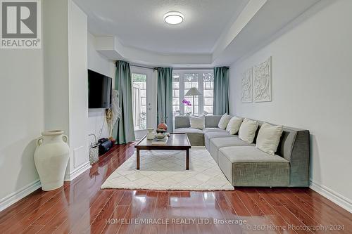 21 - 1 Eaton Park Lane, Toronto (L'Amoreaux), ON - Indoor Photo Showing Living Room