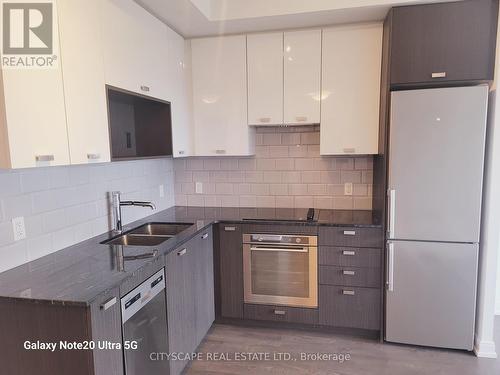 2920 - 275 Village Green Square, Toronto (Agincourt South-Malvern West), ON - Indoor Photo Showing Kitchen With Double Sink