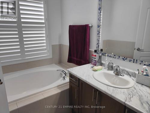 2487 Hill Rise Court, Oshawa (Windfields), ON - Indoor Photo Showing Bathroom