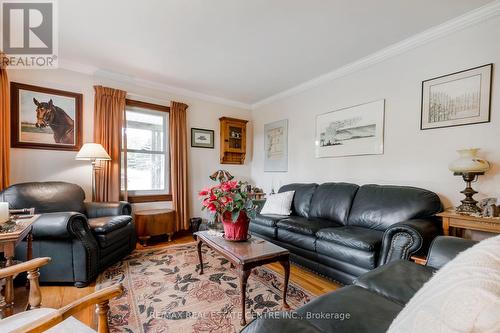 6952 Second Line, New Tecumseth, ON - Indoor Photo Showing Living Room