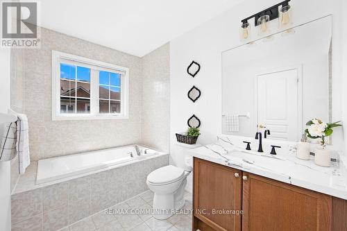 44 Hare Farm Gate, Whitchurch-Stouffville (Stouffville), ON - Indoor Photo Showing Bathroom