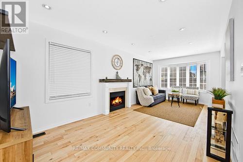 44 Hare Farm Gate, Whitchurch-Stouffville (Stouffville), ON - Indoor Photo Showing Living Room With Fireplace