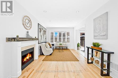 44 Hare Farm Gate, Whitchurch-Stouffville (Stouffville), ON - Indoor With Fireplace