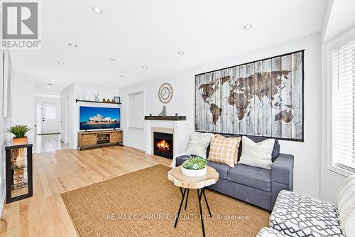 44 Hare Farm Gate, Whitchurch-Stouffville (Stouffville), ON - Indoor Photo Showing Living Room With Fireplace