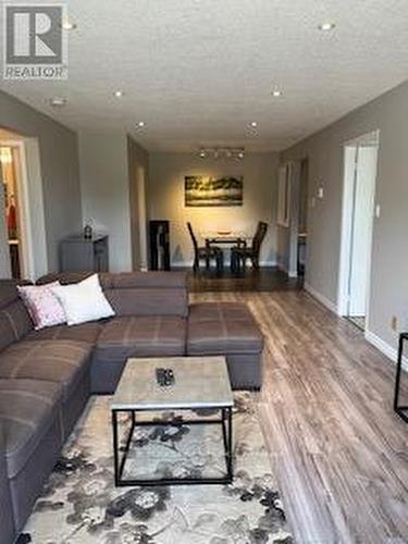 Open Concept - 103 - 1096 Jalna Boulevard, London, ON - Indoor Photo Showing Living Room