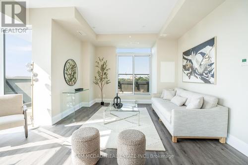 602 - 1316 Kingston Road, Toronto (Birchcliffe-Cliffside), ON - Indoor Photo Showing Living Room