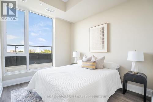 602 - 1316 Kingston Road, Toronto (Birchcliffe-Cliffside), ON - Indoor Photo Showing Bedroom