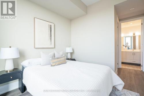 602 - 1316 Kingston Road, Toronto (Birchcliffe-Cliffside), ON - Indoor Photo Showing Bedroom