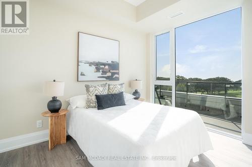 602 - 1316 Kingston Road, Toronto (Birchcliffe-Cliffside), ON - Indoor Photo Showing Bedroom