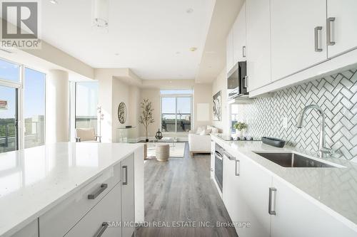 602 - 1316 Kingston Road, Toronto (Birchcliffe-Cliffside), ON - Indoor Photo Showing Kitchen With Upgraded Kitchen