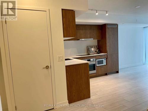 1512 - 60 Shuter Street, Toronto, ON - Indoor Photo Showing Kitchen