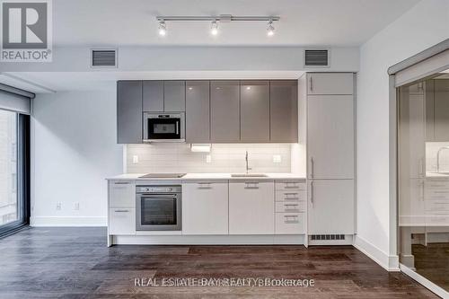 312 - 403 Church Street, Toronto, ON - Indoor Photo Showing Kitchen With Upgraded Kitchen