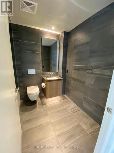 1104 - 81 Wellesley Street E, Toronto, ON - Indoor Photo Showing Bathroom