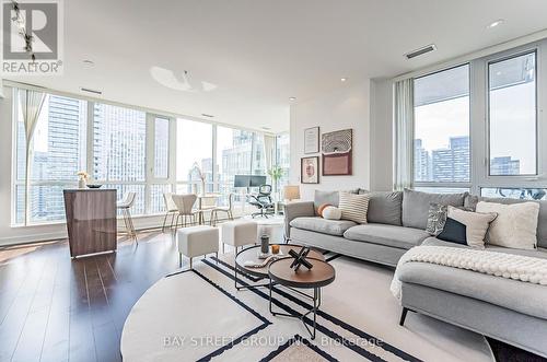 3105 - 199 Richmond Street W, Toronto, ON - Indoor Photo Showing Living Room