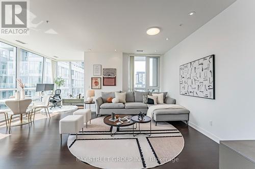 3105 - 199 Richmond Street W, Toronto, ON - Indoor Photo Showing Living Room