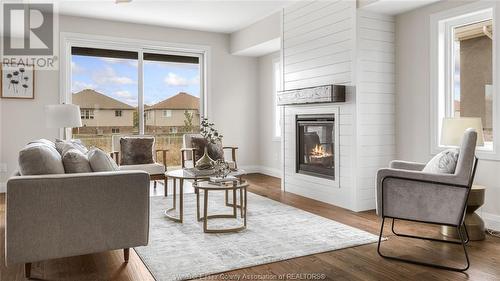 149 Davis Street, Amherstburg, ON - Indoor Photo Showing Living Room With Fireplace