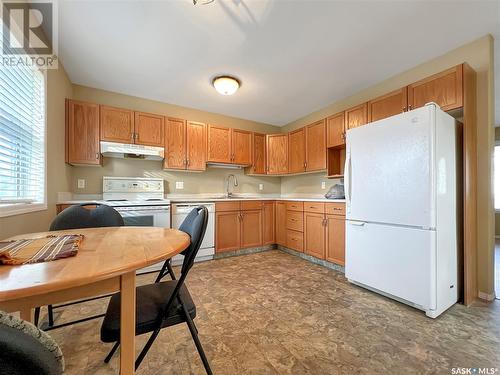 1139 M Avenue S, Saskatoon, SK - Indoor Photo Showing Kitchen With Double Sink