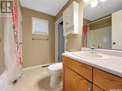 1139 M Avenue S, Saskatoon, SK - Indoor Photo Showing Bathroom