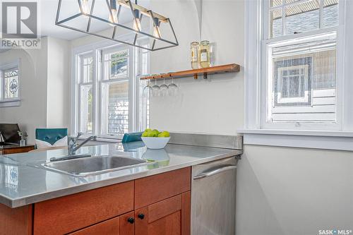 934 4Th Avenue N, Saskatoon, SK - Indoor Photo Showing Kitchen