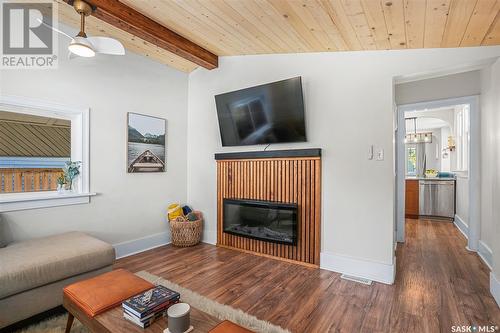 934 4Th Avenue N, Saskatoon, SK - Indoor Photo Showing Living Room With Fireplace