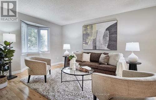 535 Cardinal Drive, Peterborough (Ashburnham), ON - Indoor Photo Showing Living Room