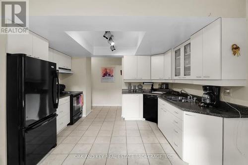 463 Everglade Crescent, London, ON - Indoor Photo Showing Kitchen With Double Sink