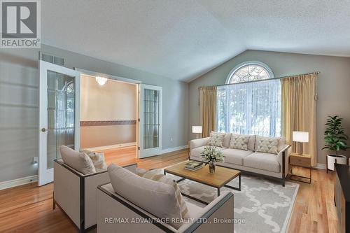 548 Rosecliffe Terrace, London, ON - Indoor Photo Showing Living Room